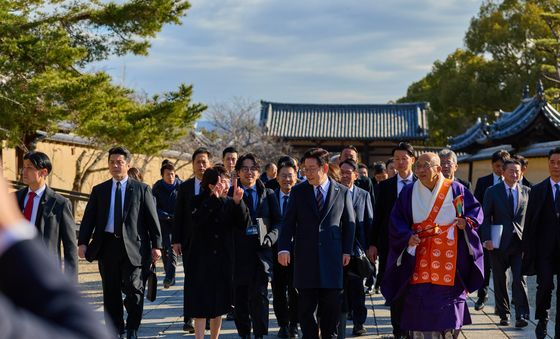 다카이치 총리와 환담하는 이재명 대통령