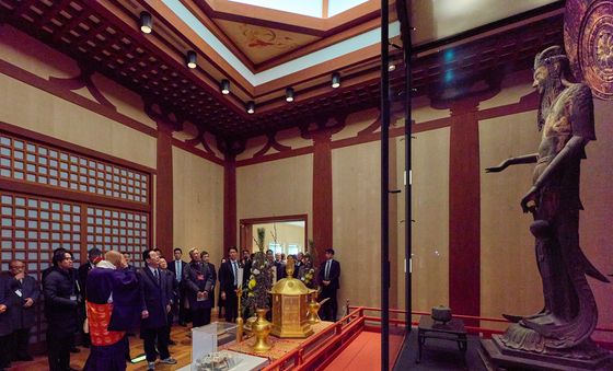 대보장원 백제관음상 둘러보는 한일 정상