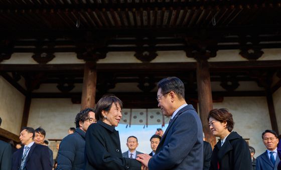 인사하는 한일 정상