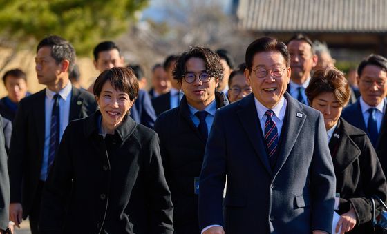 한일 정상 '회기애애'