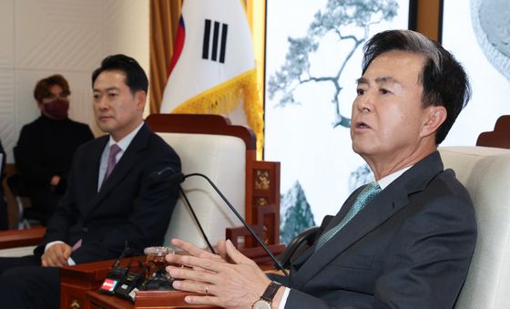 발언하는 김태흠 지사