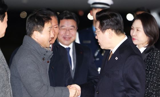 이재명 대통령, 한병도 신임 원내대표와 인사