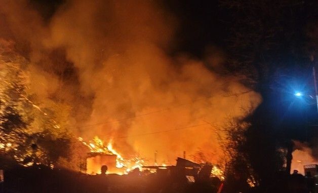 영천 주택 화재 산림으로 확산…진화 작업 중