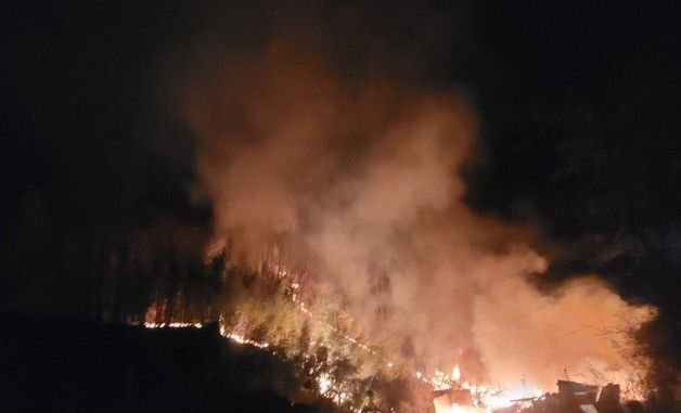 경북 영천 주택 화재 산림으로 확산…진화 작업 중