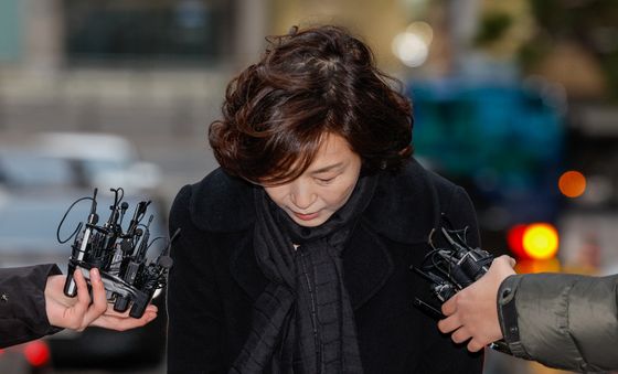 고개 숙인 김경 서울시의원