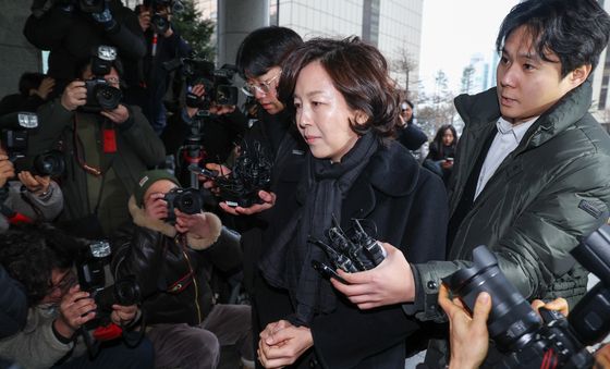 경찰 조사 향하는 김경 서울시의원