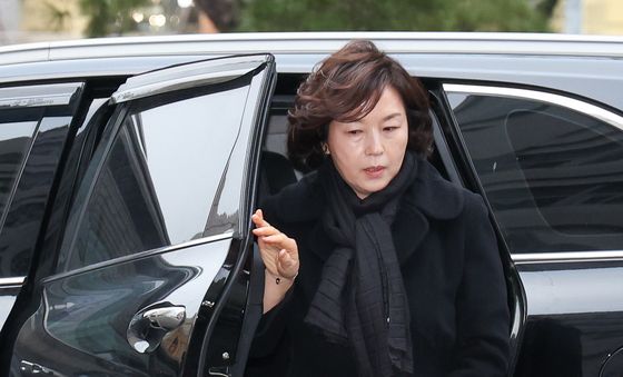 차에서 내리는 김경 서울시의원