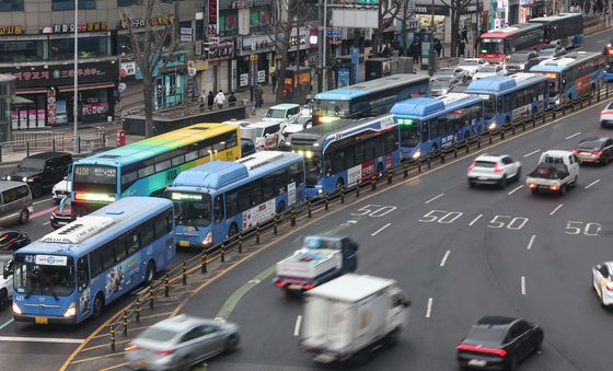 서울 시내버스 노사 협상 타결, 활기 찾은 버스정류장