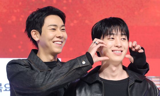 로꼬, 그레이 양볼에 하트