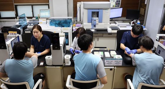 병역판정검사 받는 병역의무자들