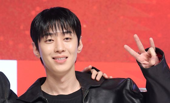 그레이, 빛나는 미소