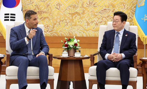 발언하는 UAE 행정청장