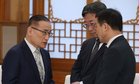 논의하는 위성락 안보실장