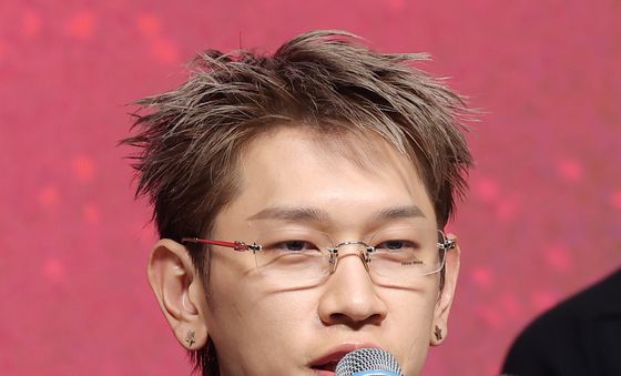 인사말 하는 크러쉬