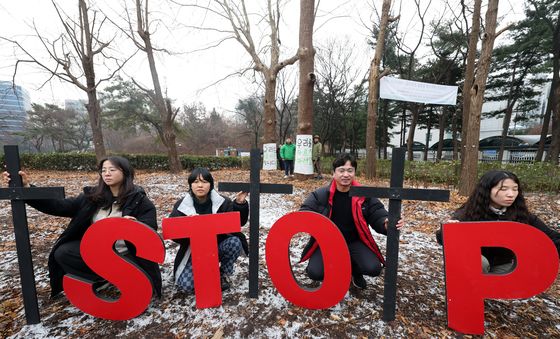 환경보건시민센터, '경희궁 벌목 규탄'