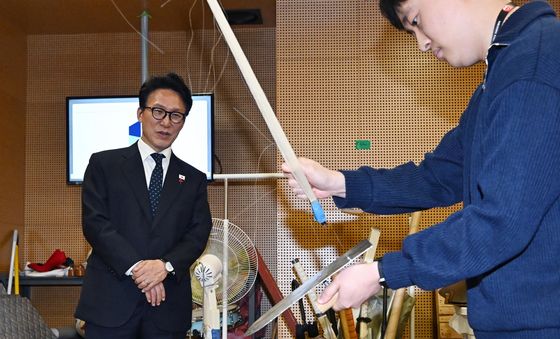 넥슨 사운드 제작 살펴보는 김민석 총리