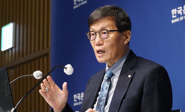 통화정책방향 기자간담회, 발언하는 이창용 총재