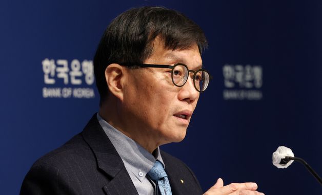 통화정책방향 기자간담회, 설명하는 이창용 총재