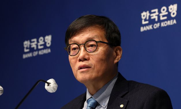 통화정책방향 설명하는 이창용 총재