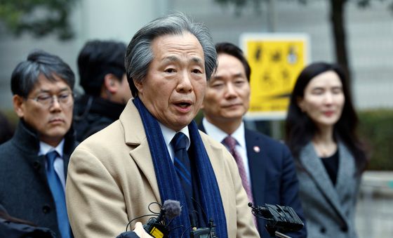 선고 결과 입장 밝히는 정기석 이사장