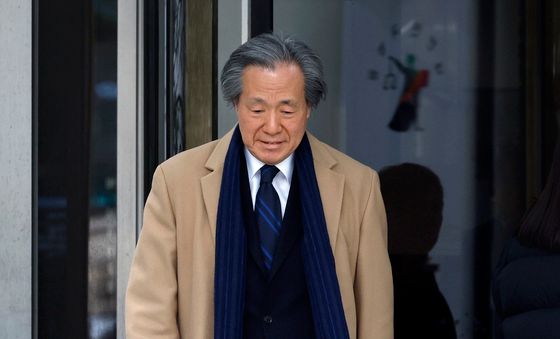 항소심 선고 공판 마친 뒤 나오는 정기석 이사장