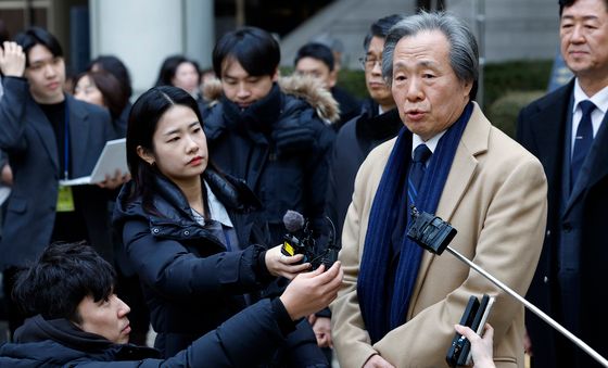 입장 밝히는 정기석 이사장