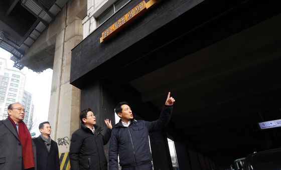 홍제천 일대 내부순환로 현장 찾은 오세훈 서울시장