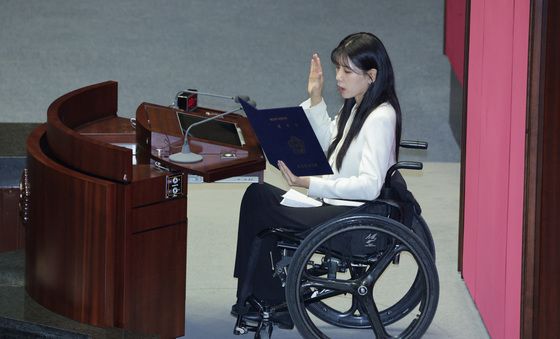 선서하는 이소희 의원