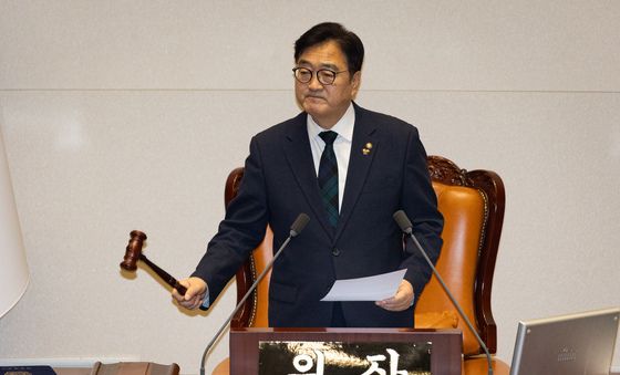 의사봉 두드리는 우원식 국회의장