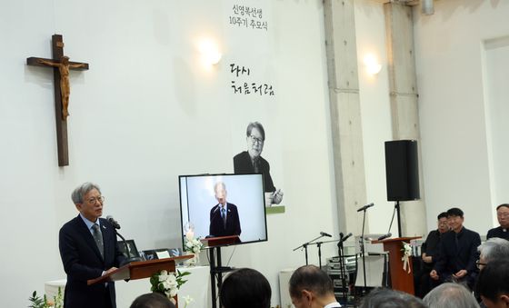 신영복 선생 10주기, 추모사하는 유홍준 관장