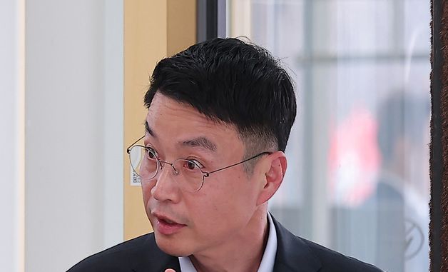 롯데 사장단 회의 참석하는 최인태 롯데피플네트웍스 대표