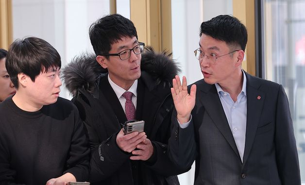 롯데 사장단 회의 참석하는 최인태 롯데피플네트웍스 대표