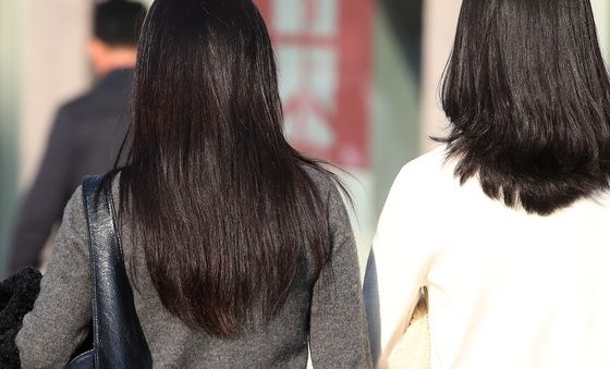 '포근한 날씨' 외투 벗고