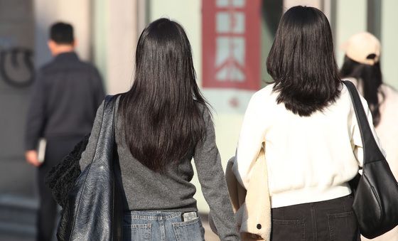 '포근한 날씨' 외투 벗고