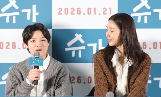 최지우, 모성애 가득한 눈빛