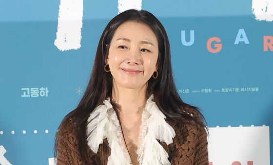 최지우, 빛나는 미소