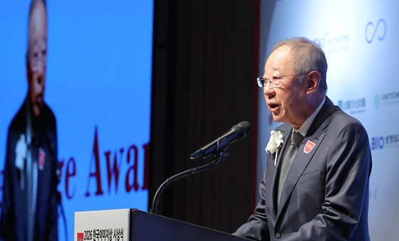 한국이미지상 시상식 축사하는 류진 회장