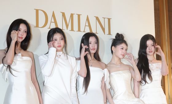 아일릿, 청담동에서 하트 뿅뿅