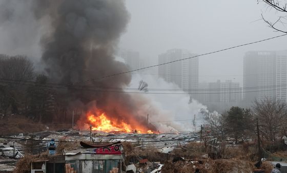 불길 번지는 구룡마을