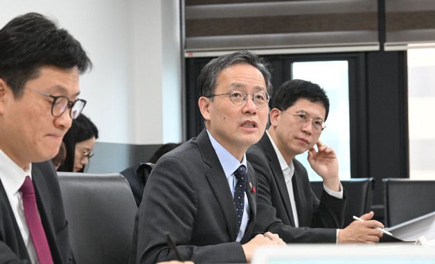 발언하는 이형일 차관