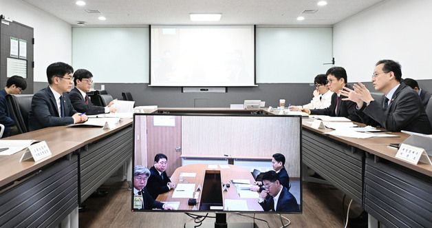 물가관계차관회의 주재하는 이형일 차관