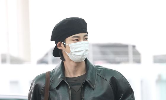 변우석, 공항에 설렘주의보 발령