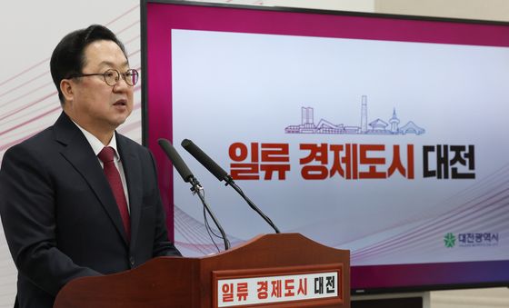 대전·충남 행정통합 정부 지원안 지적하는 이장우 대전시장