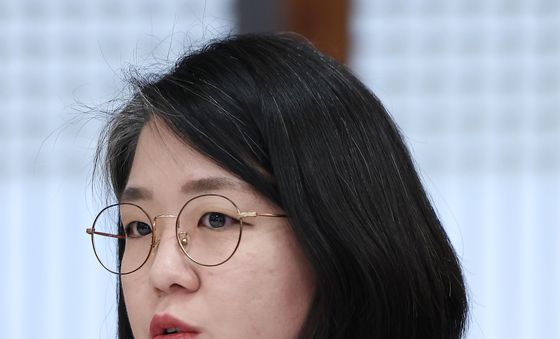 발언하는 용해인 기본소득당 상임대표