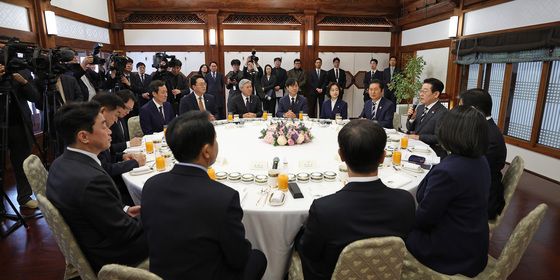 정당 지도부 오찬 갖는 이재명 대통령