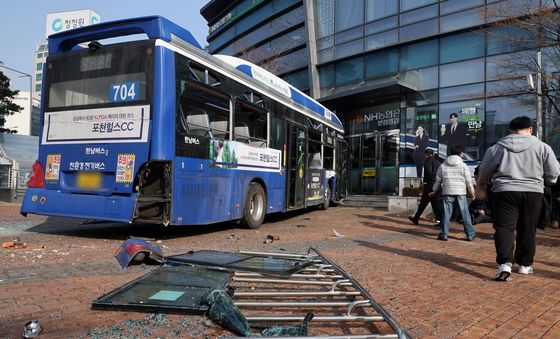 서울 서대문역 인근 시내버스 건물 돌진 사고