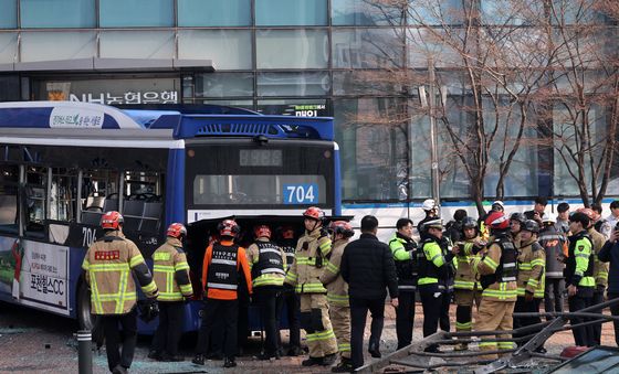 서울 서대문역 인근 시내버스 건물 돌진 사고