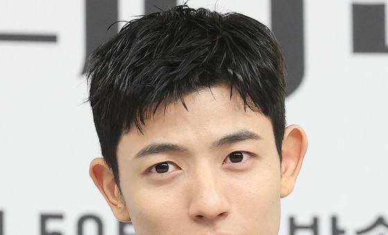 로몬, 여심 홀리는 눈빛