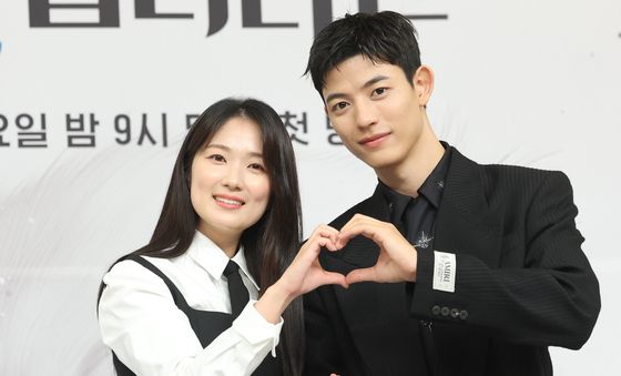 김혜윤·로몬, 하트