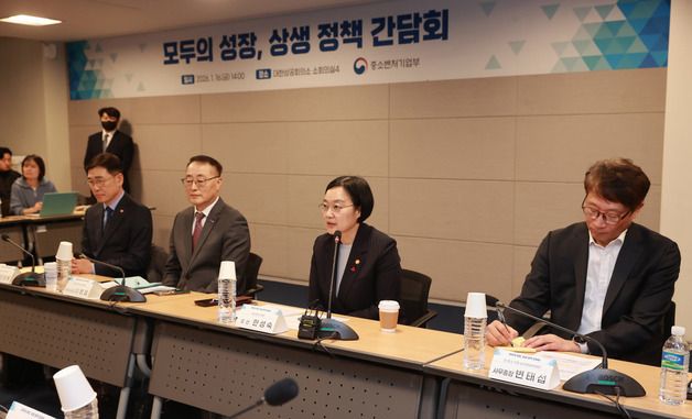 인사말하는 한성숙 장관